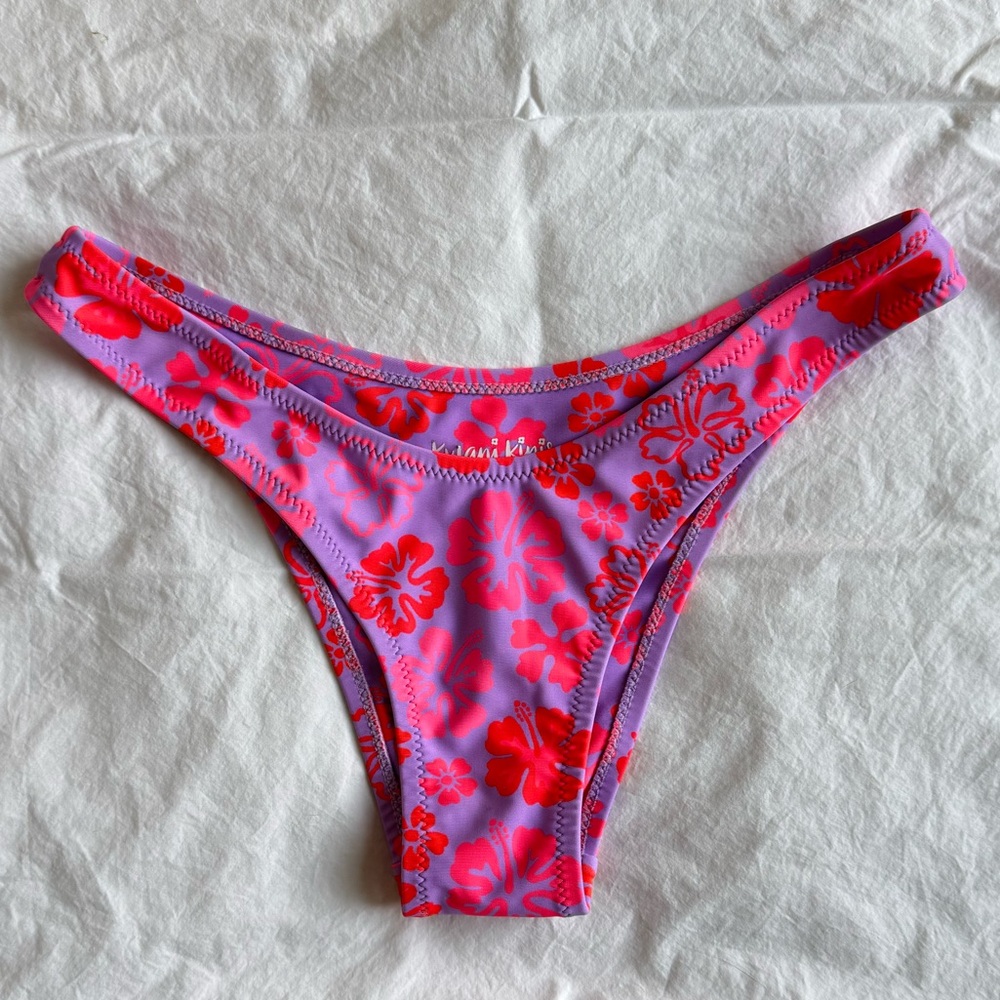 Kulani Kinis Cherry Berry Bottoms